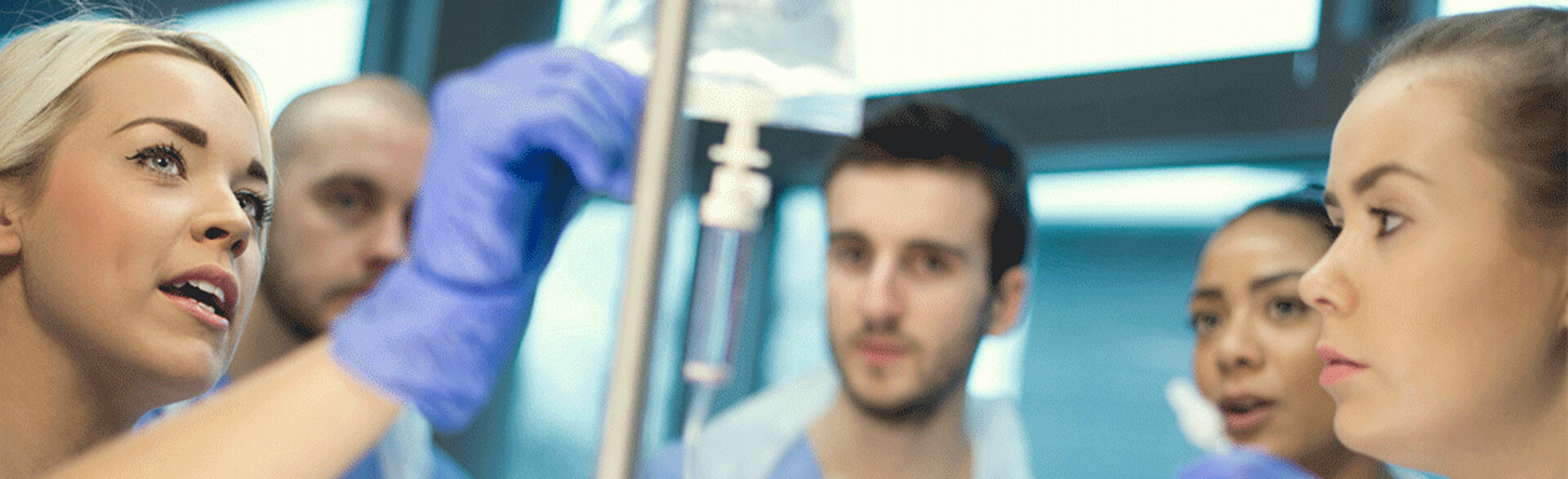 Team übt Infusion im Krankenhaus